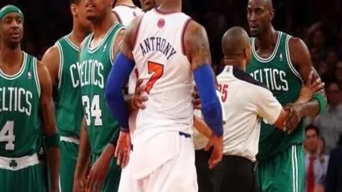 成都蓉城4-0大胜长春亚泰，帕拉西奥斯闪耀全场，莱切特助力夺冠